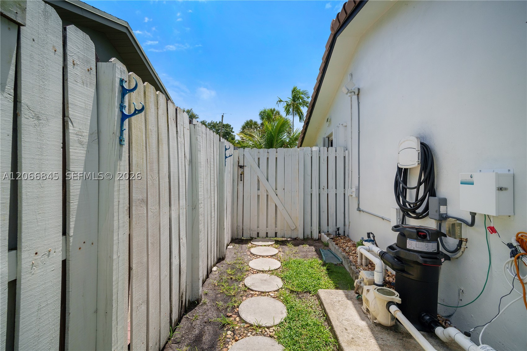 4241 Nw 9th Ct - Property Photo 23