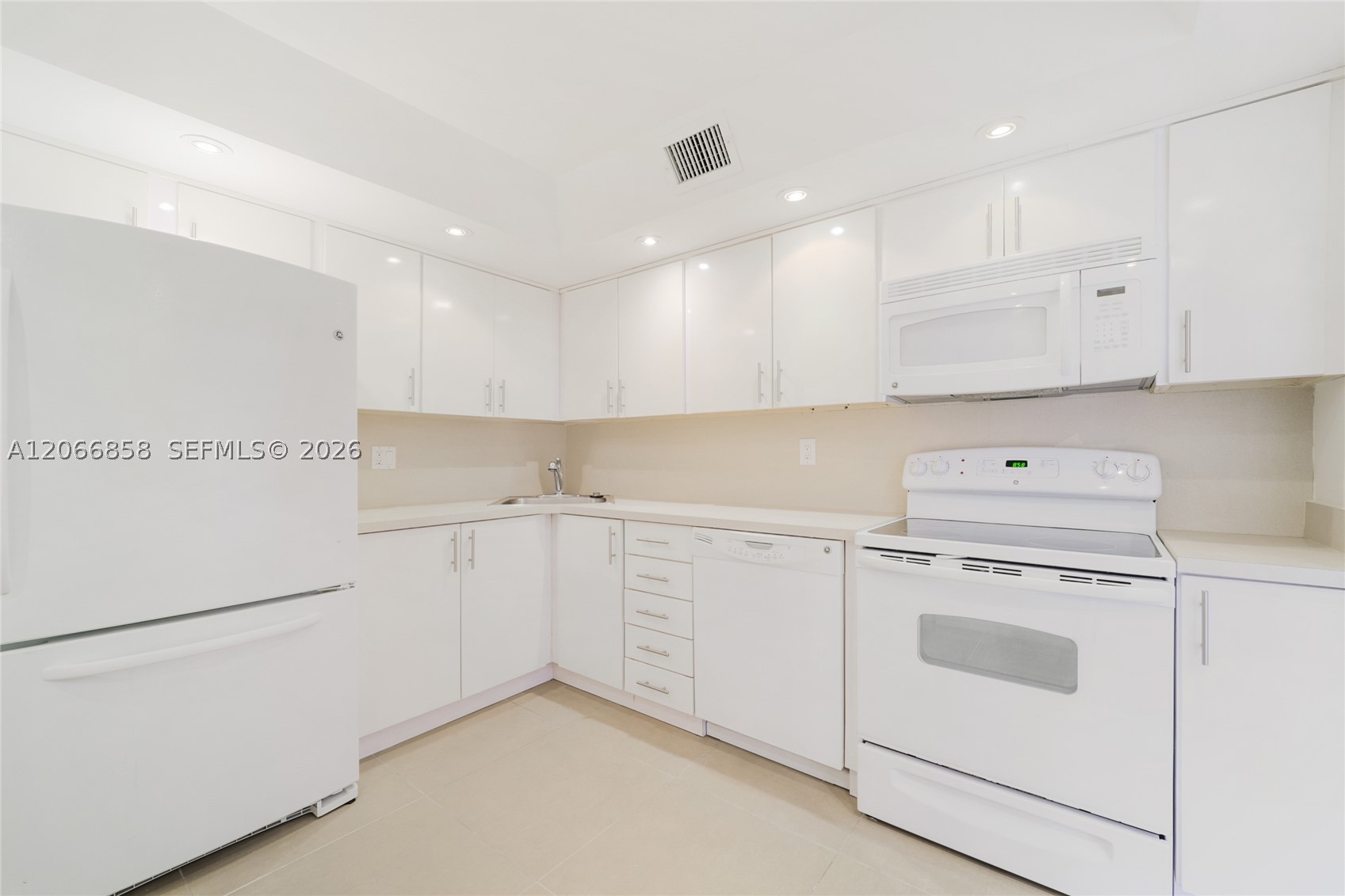 210 Sea View Dr 409 Property Photo 13