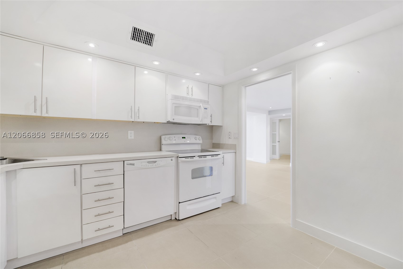 210 Sea View Dr 409 Property Photo 14