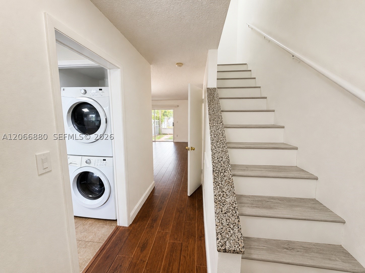 1720 W 75th St Property Photo 14