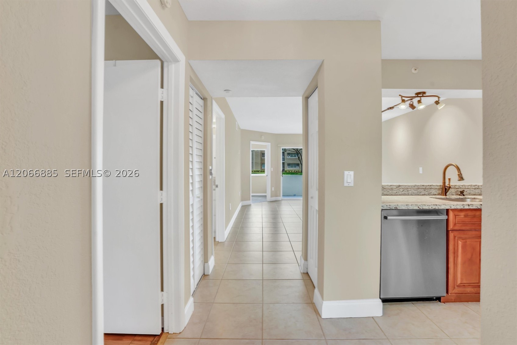 9537 Weldon Cir I109 Property Photo 10
