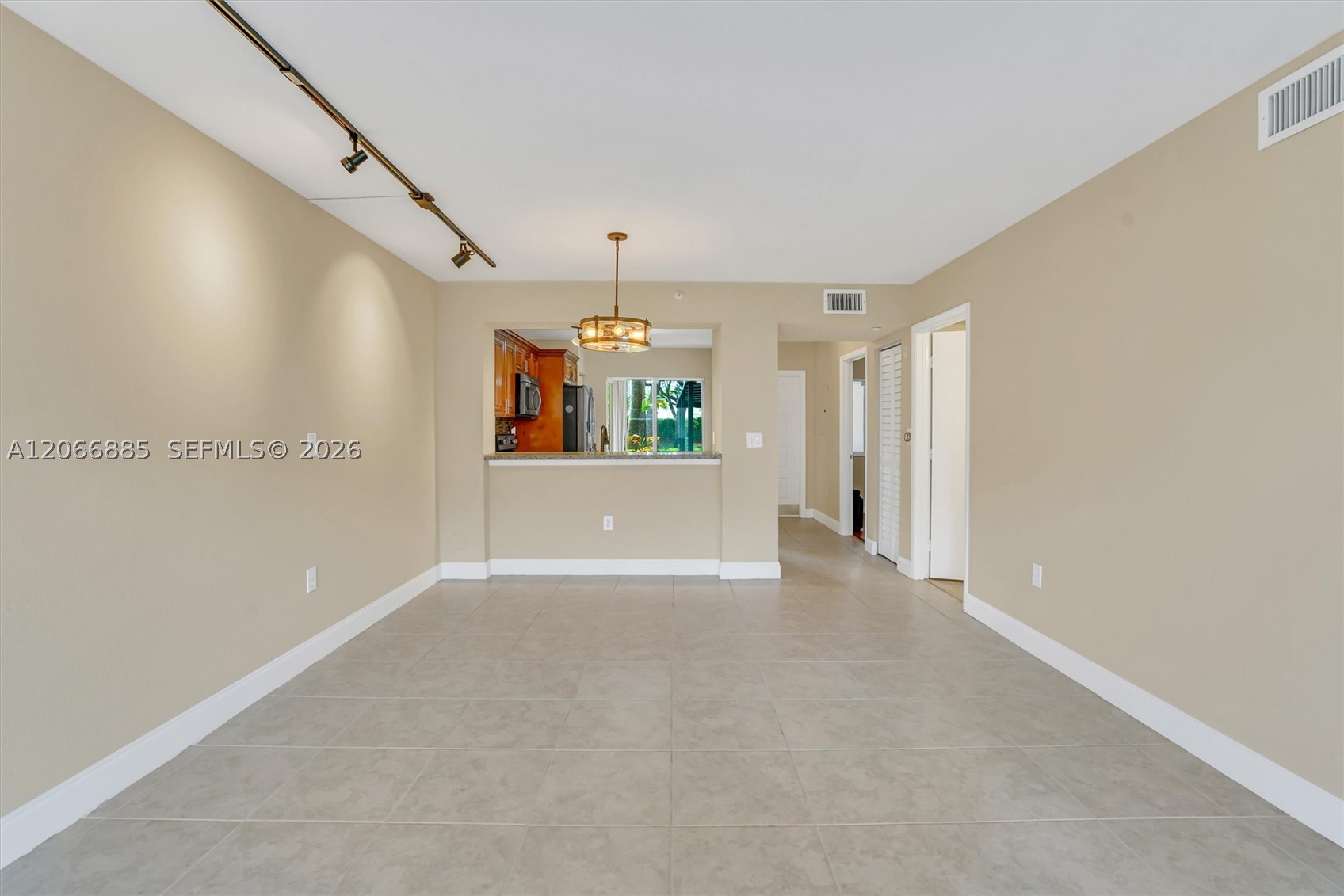 9537 Weldon Cir I109 Property Photo 12
