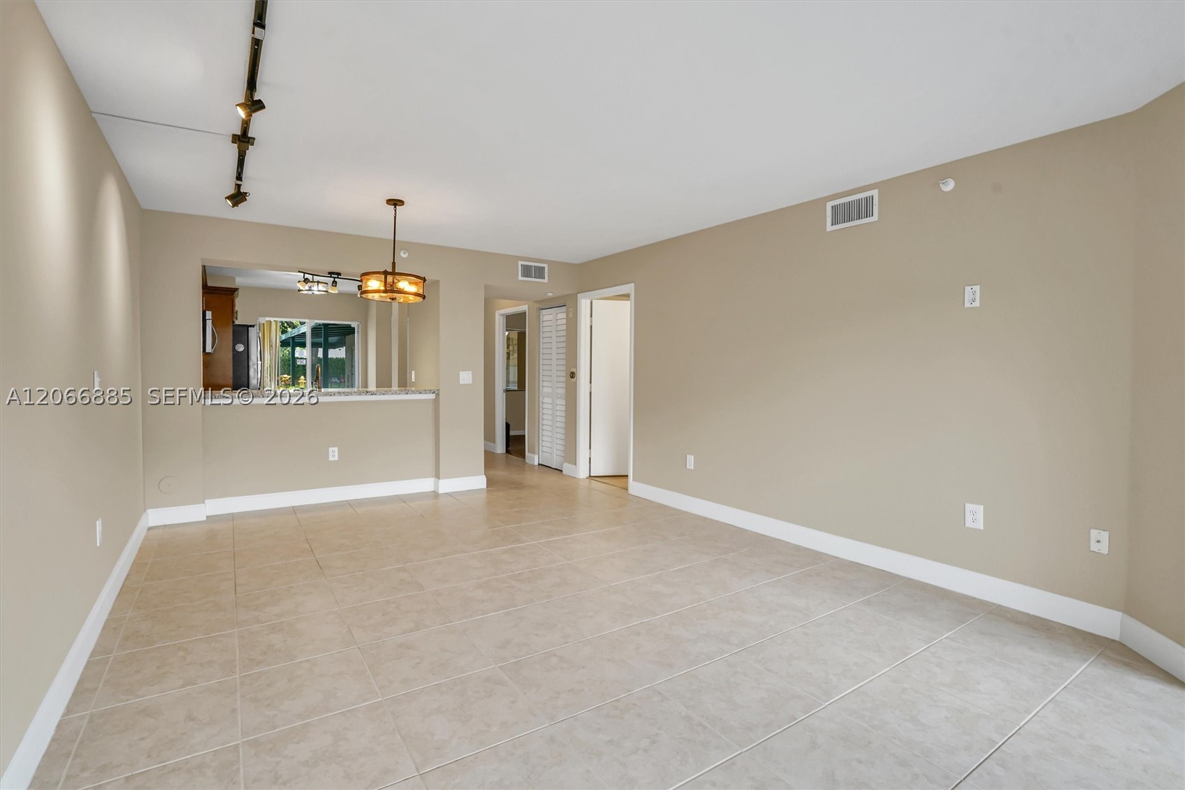 9537 Weldon Cir I109 Property Photo 14