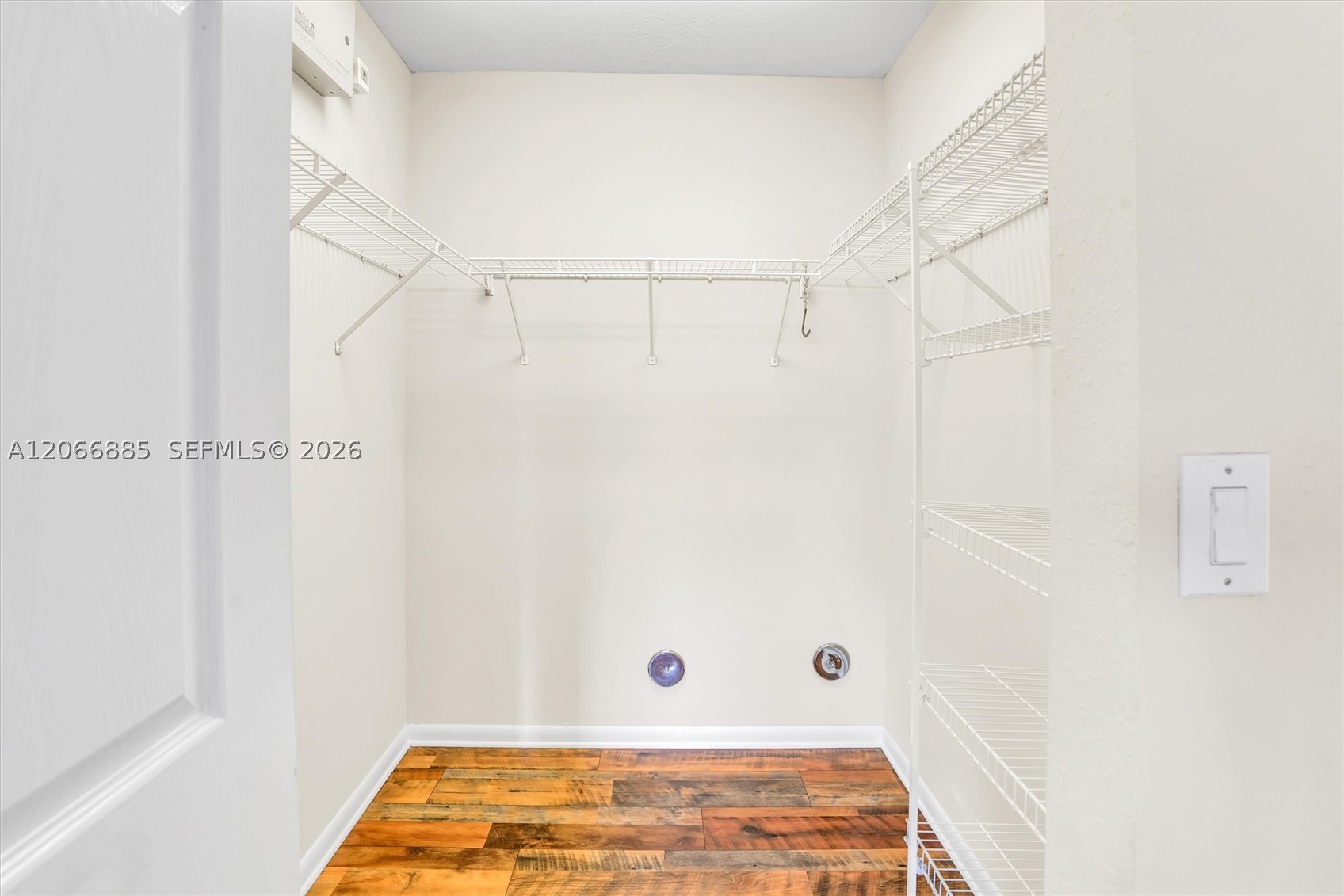 9537 Weldon Cir I109 Property Photo 17