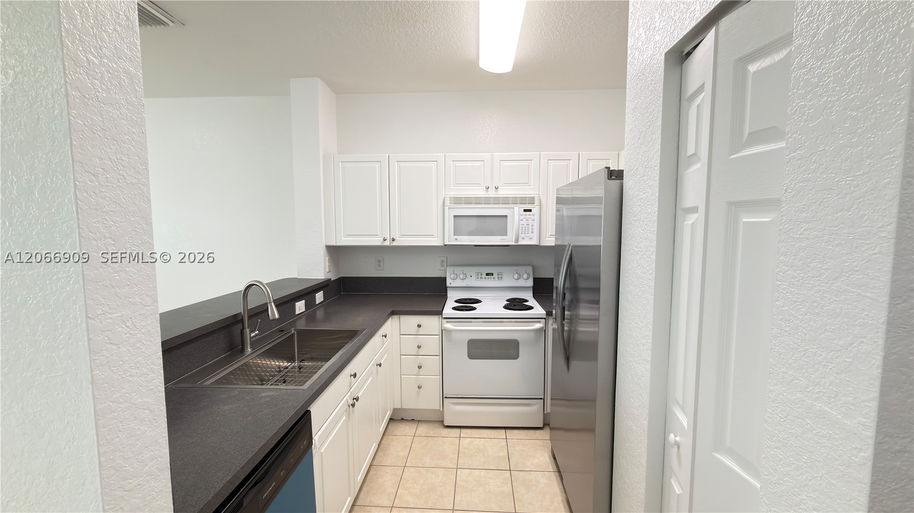 3390 Ne 13th Cir Dr 206-19 Property Photo 14