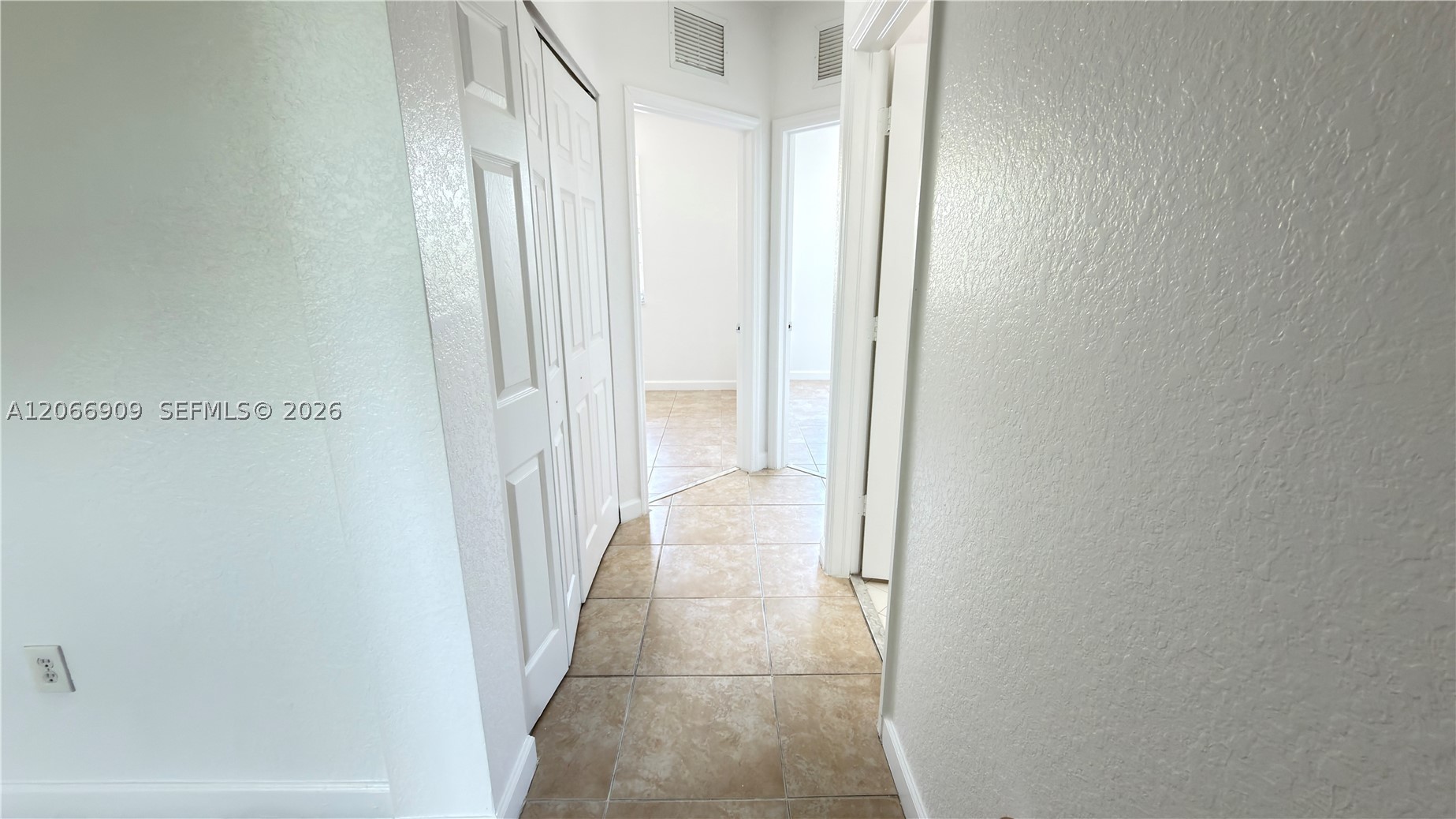 3390 Ne 13th Cir Dr 206-19 Property Photo 29