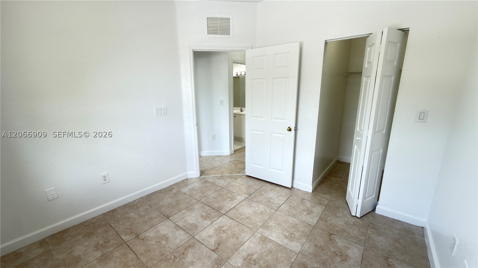 3390 Ne 13th Cir Dr 206-19 Property Photo 33