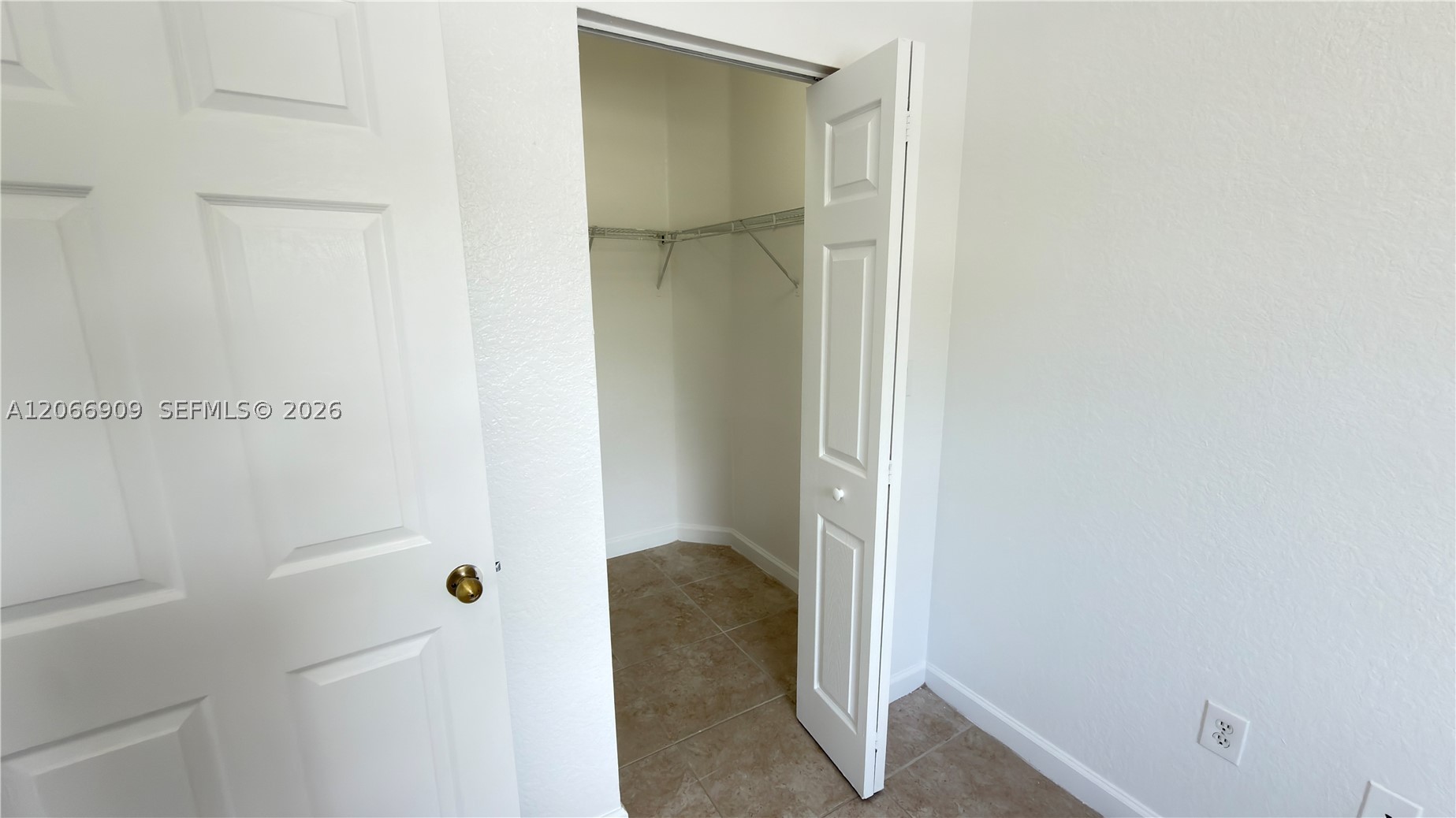 3390 Ne 13th Cir Dr 206-19 Property Photo 36