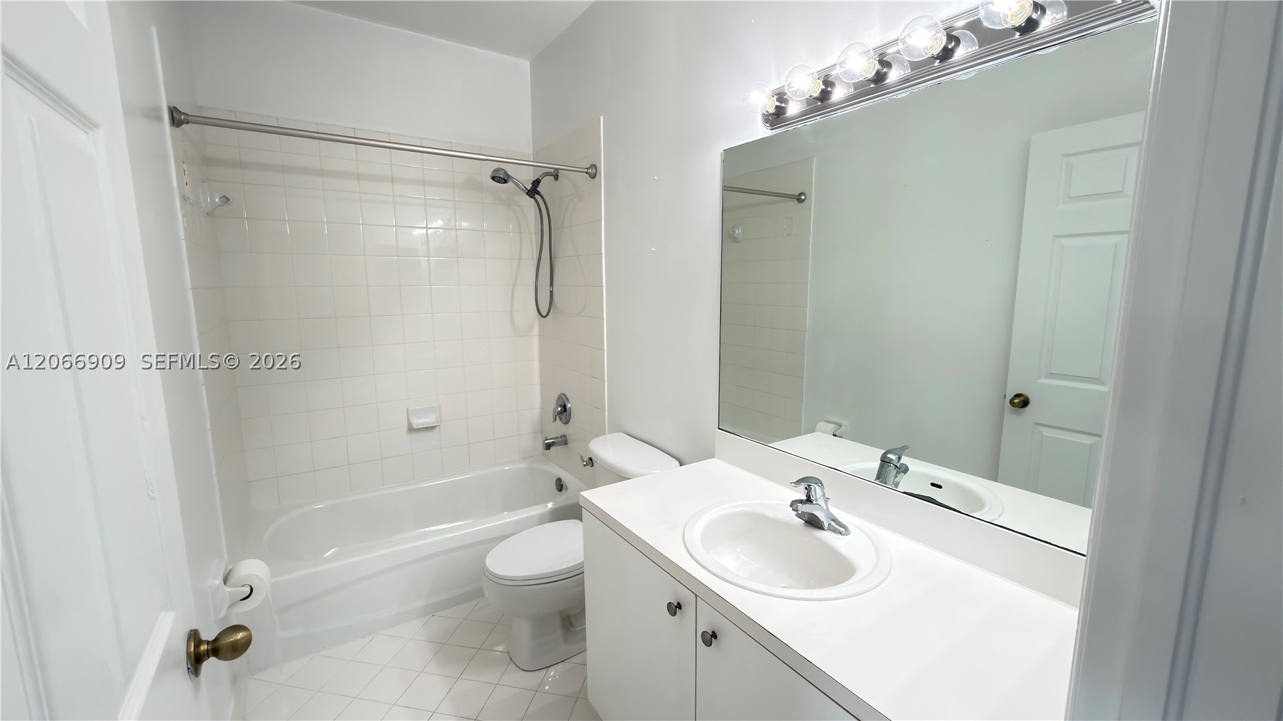 3390 Ne 13th Cir Dr 206-19 Property Photo 41