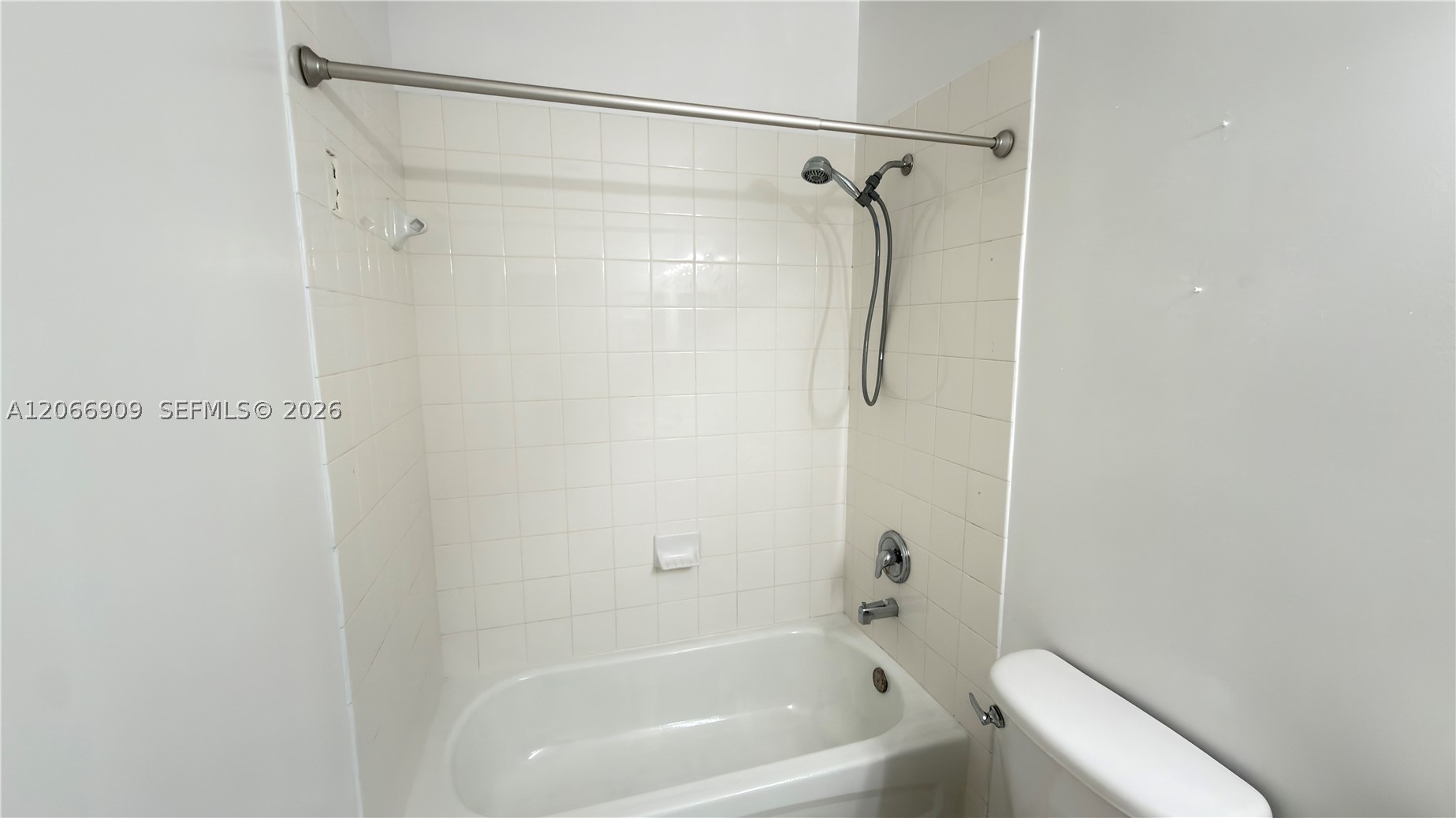3390 Ne 13th Cir Dr 206-19 Property Photo 43