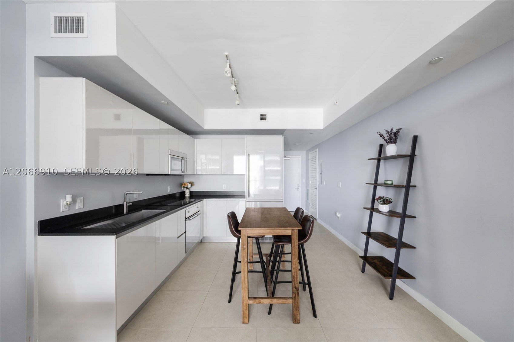 1010 Brickell Ave 3610 Property Photo 4