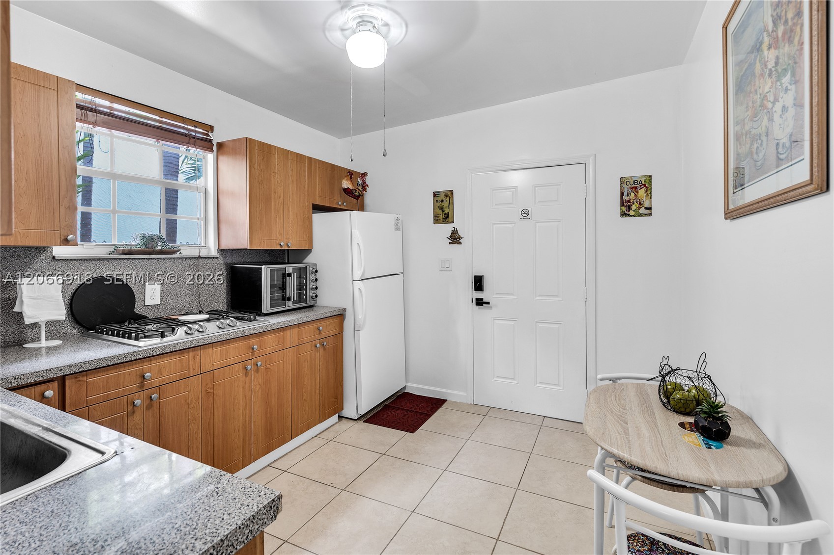 1828 Sw 6th St 3 Property Photo 3
