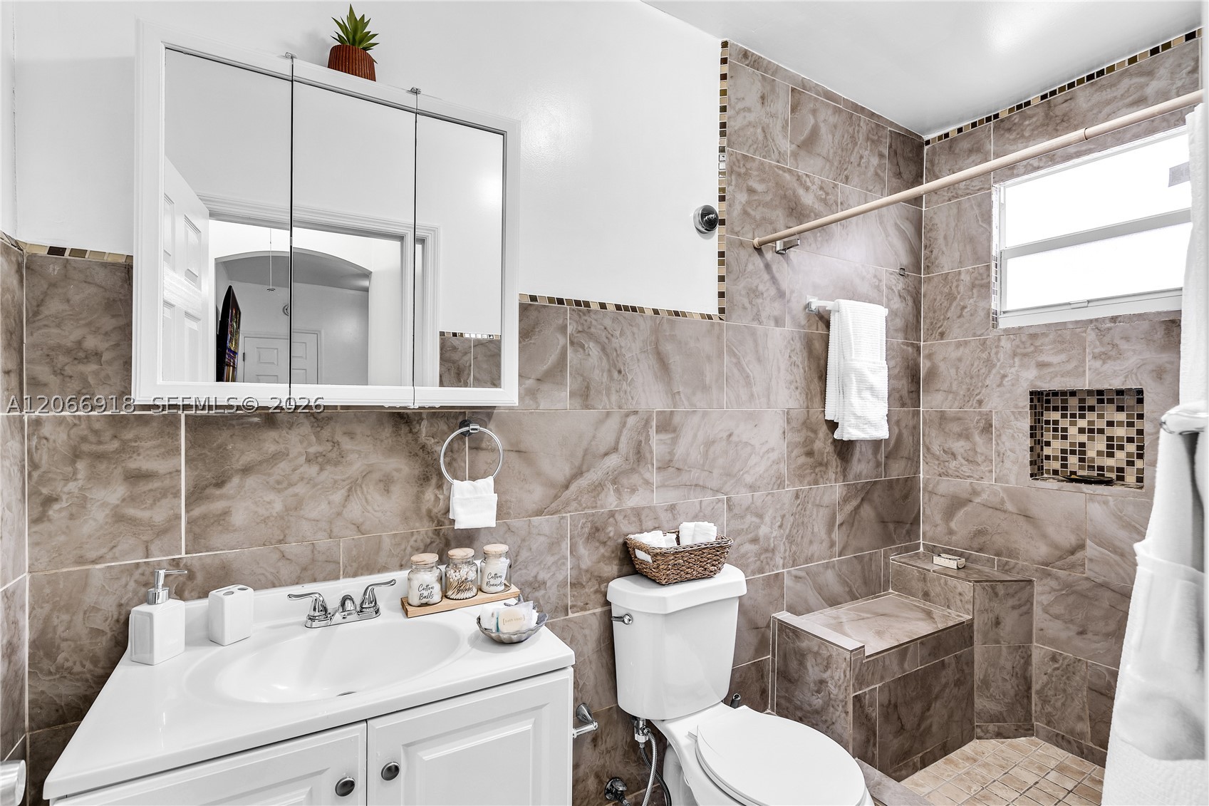 1828 Sw 6th St 3 Property Photo 6