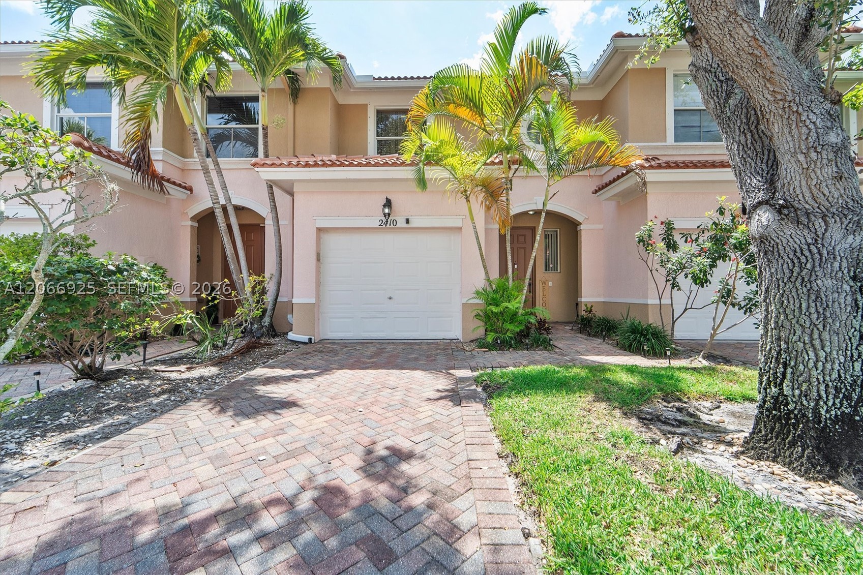 2410 Seminole Palms Dr Property Photo 1