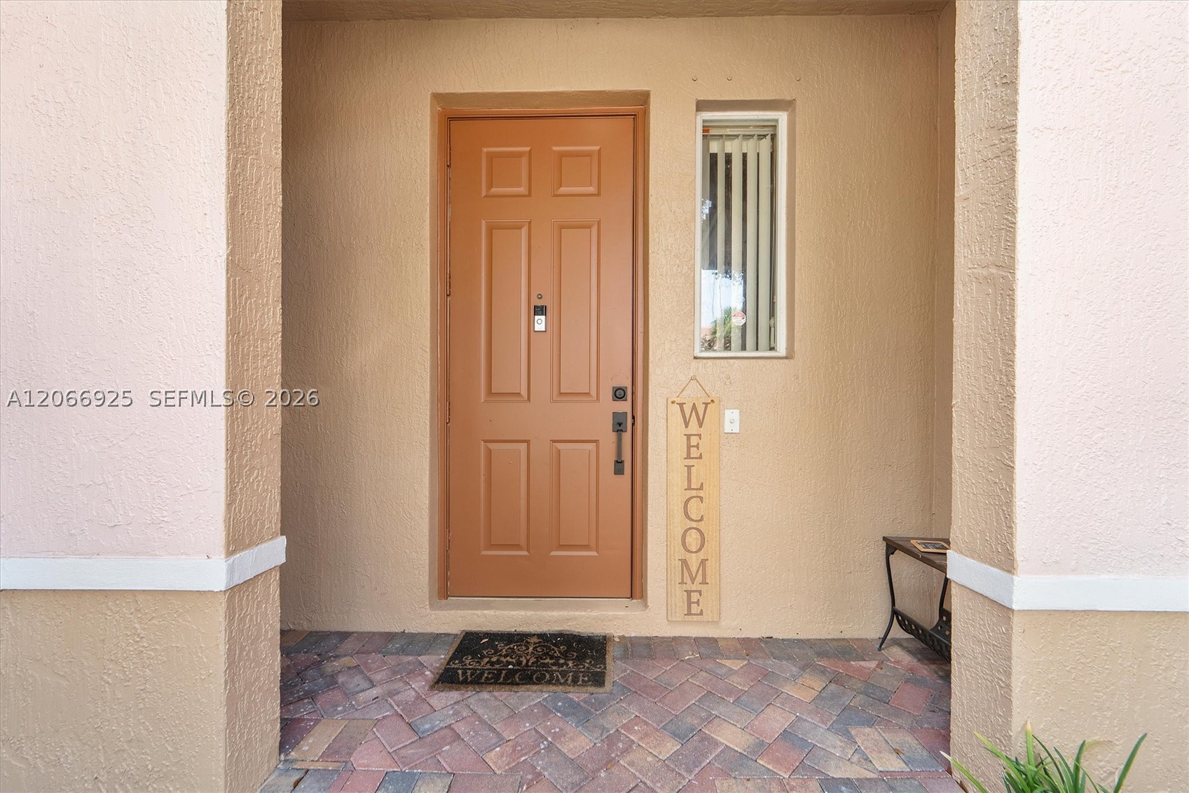 2410 Seminole Palms Dr Property Photo 2