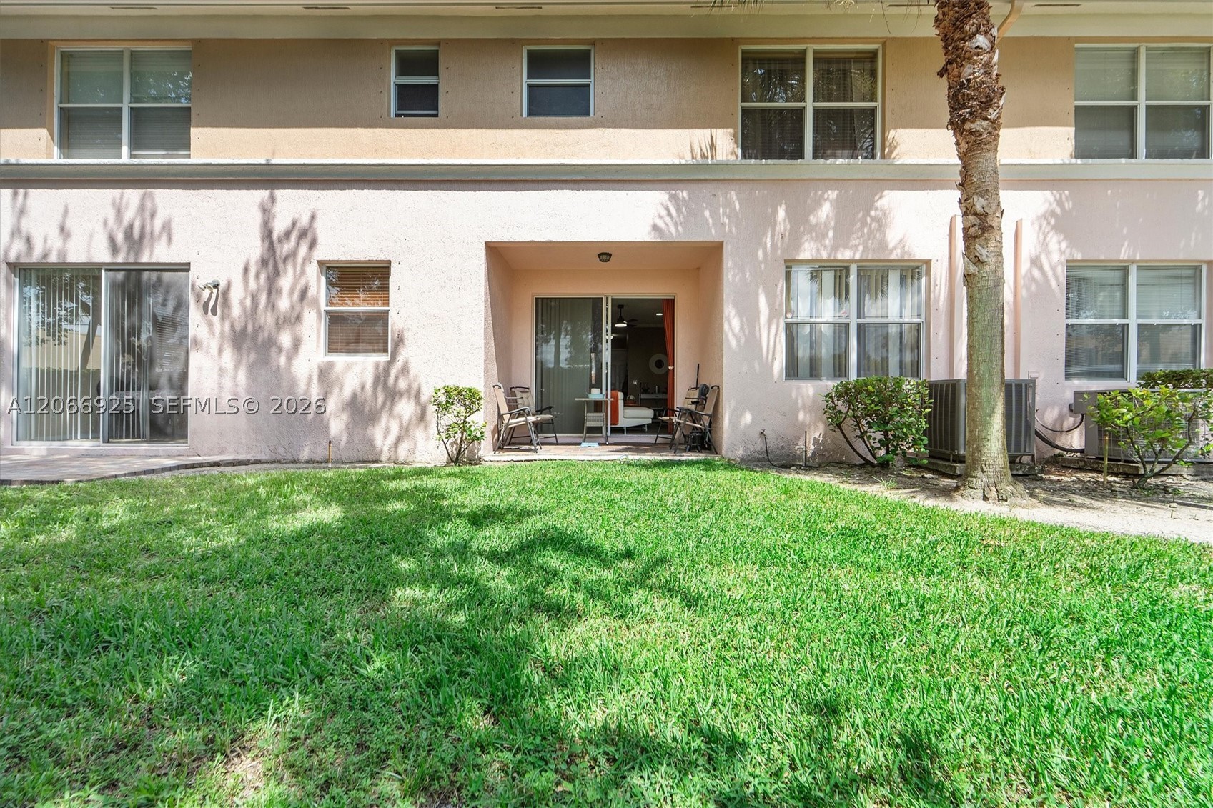 2410 Seminole Palms Dr Property Photo 16