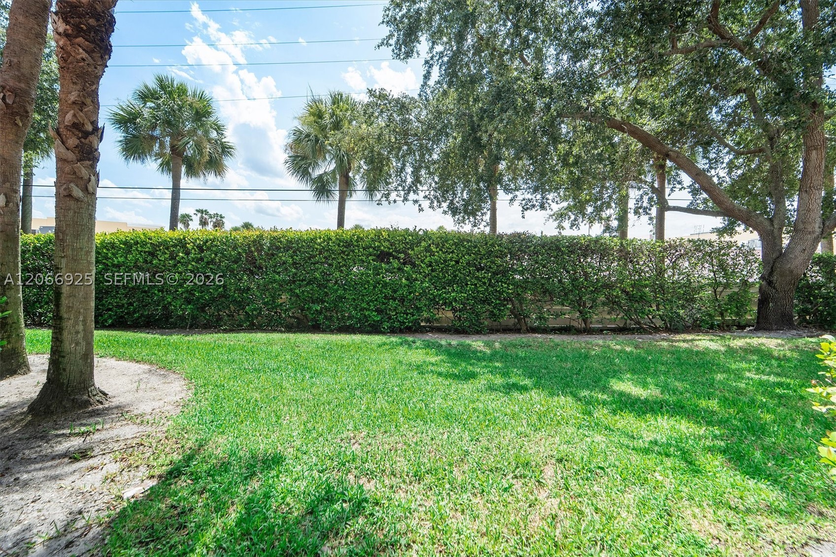 2410 Seminole Palms Dr Property Photo 17