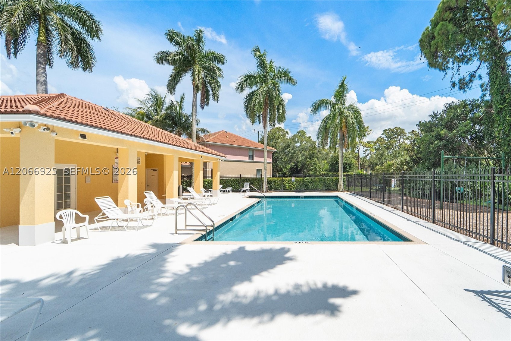 2410 Seminole Palms Dr Property Photo 18