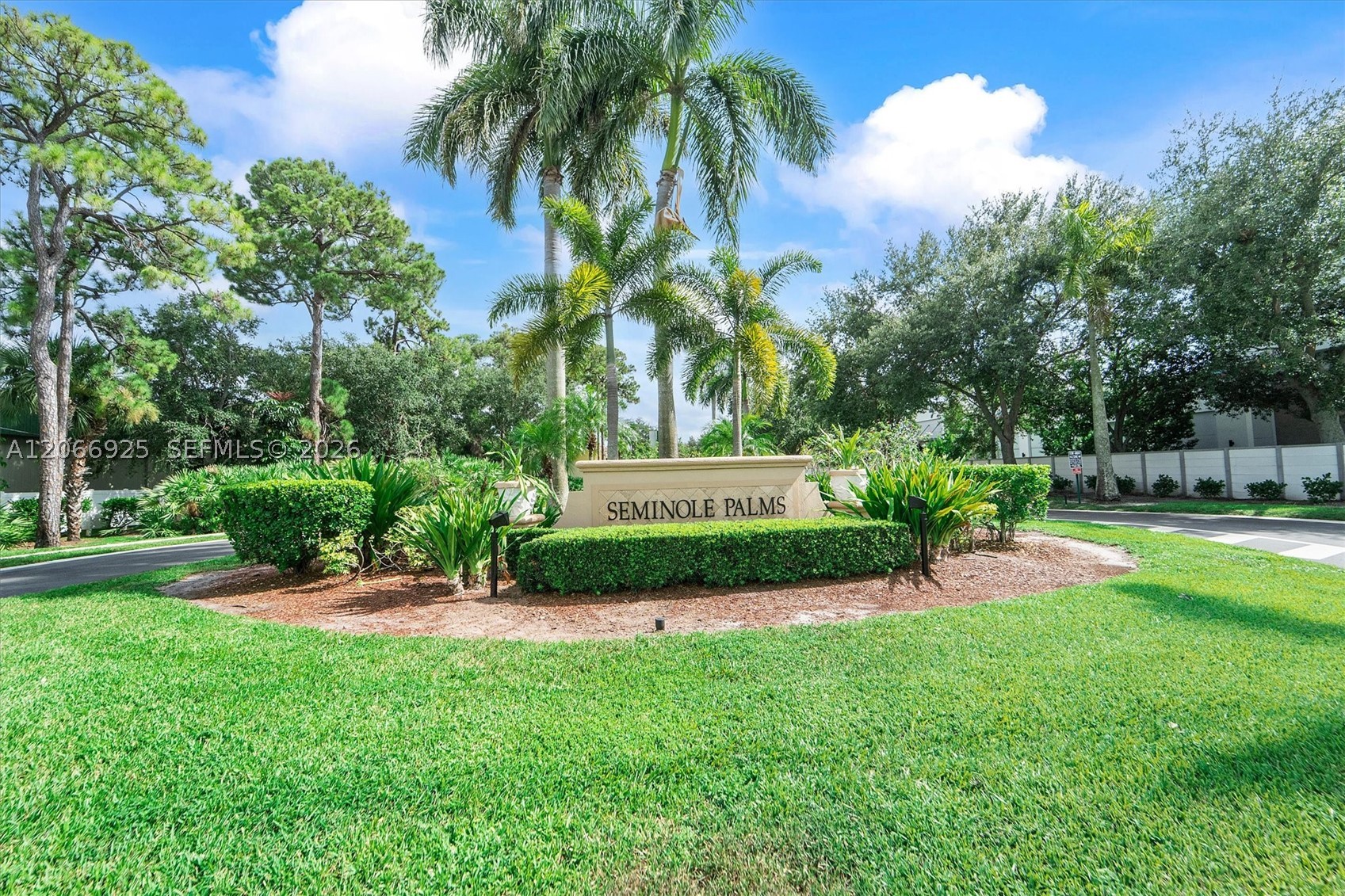 2410 Seminole Palms Dr Property Photo 21