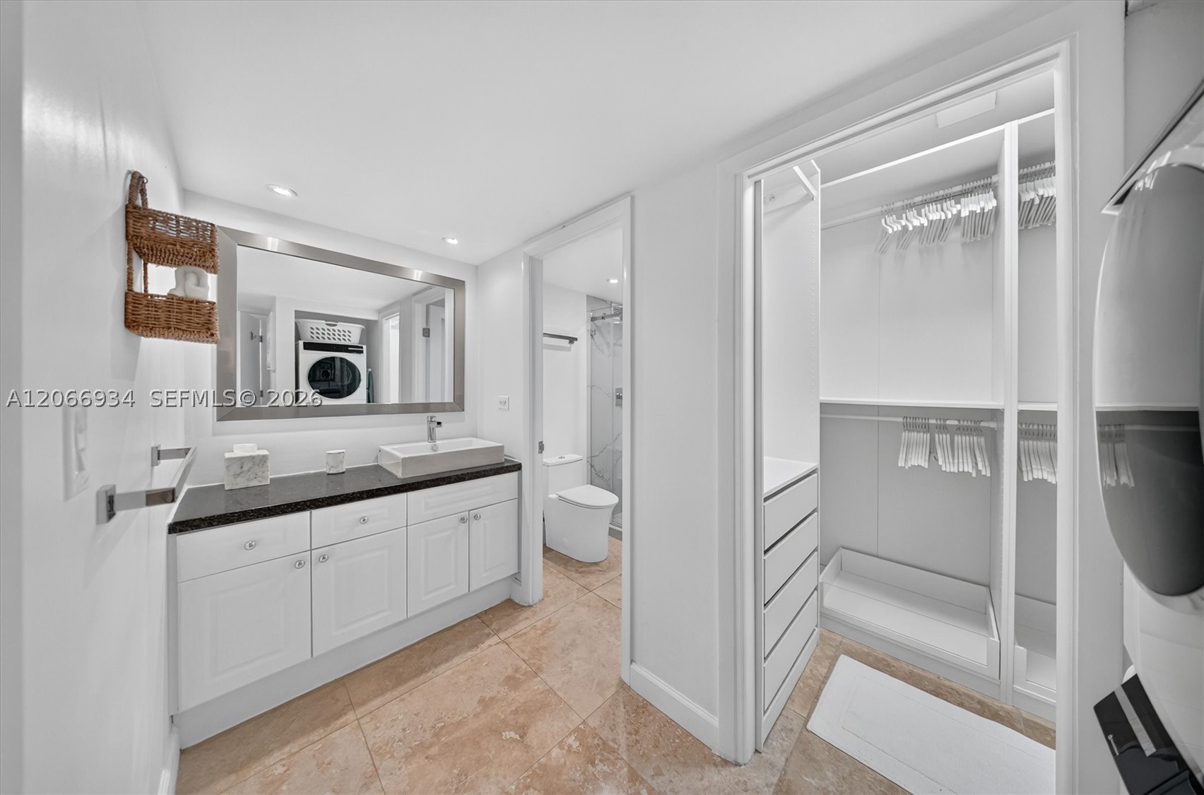 2301 Collins Ave 908 Property Photo 16