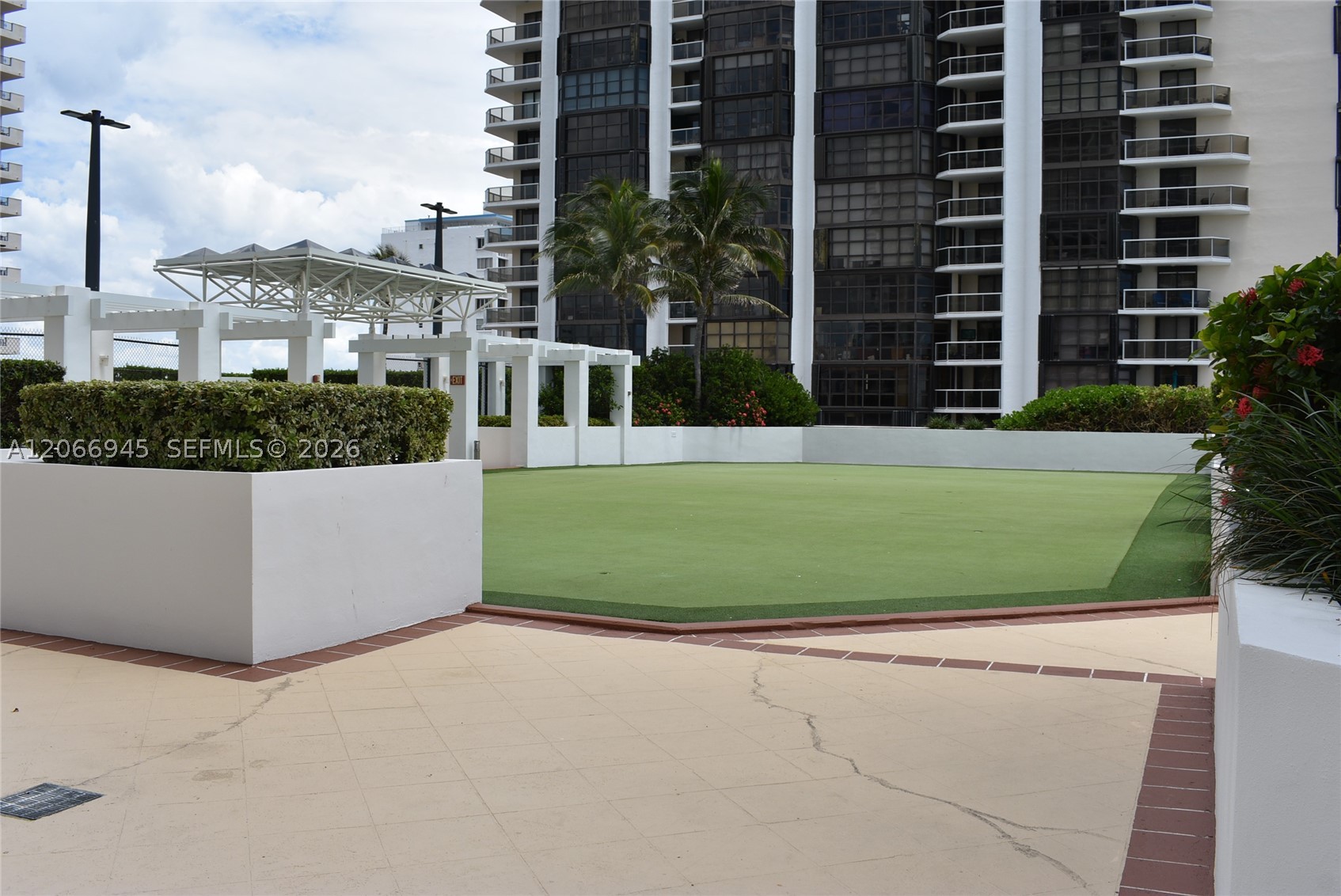 6365 Collins Ave 3804 Property Photo 1