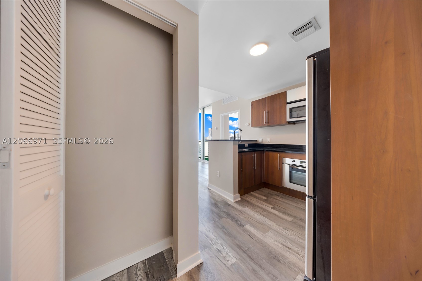 300 S Biscayne Blvd T-2911 Property Photo 2