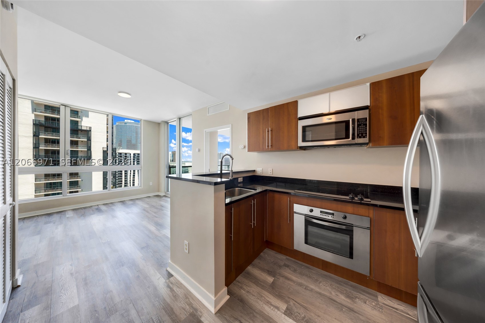 300 S Biscayne Blvd T-2911 Property Photo 3