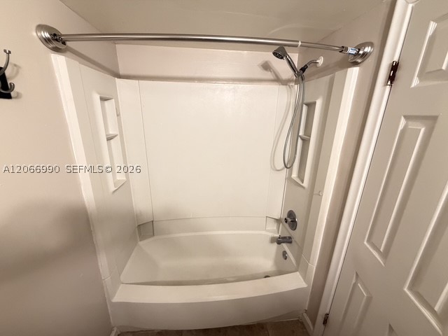 2501 Riverside Dr 114-a Property Photo 3