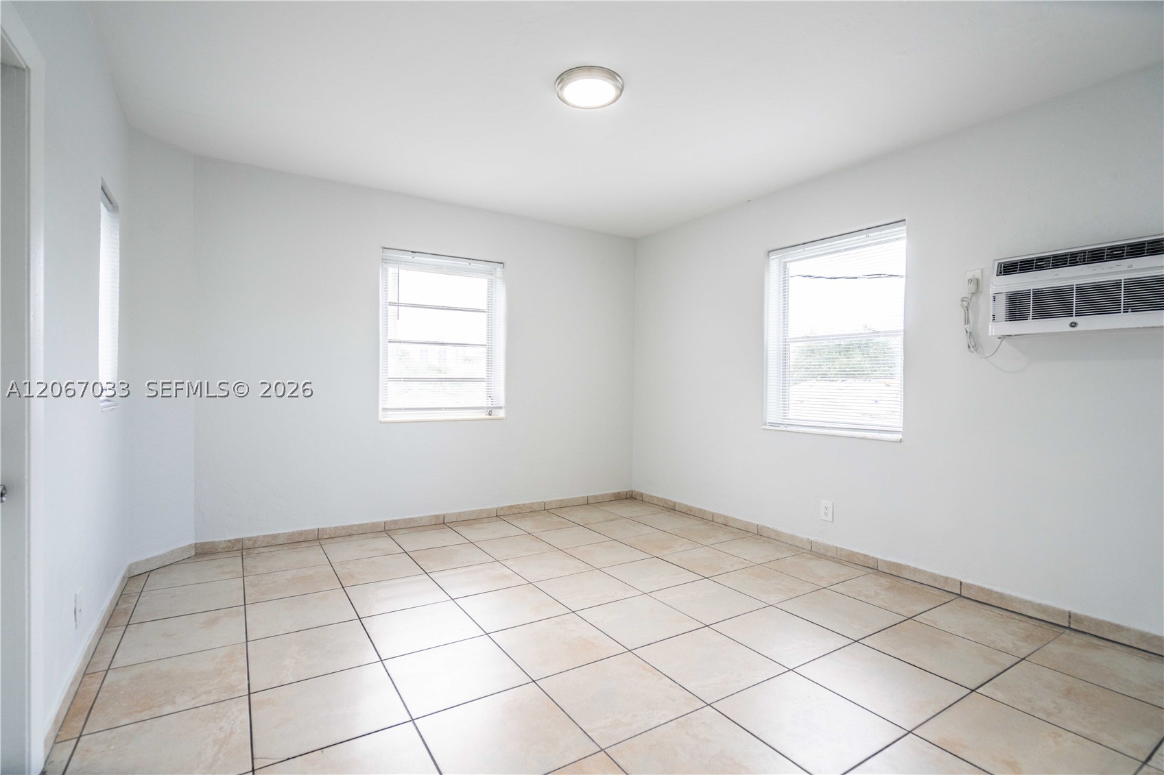 1208 71st St 8 Property Photo 9