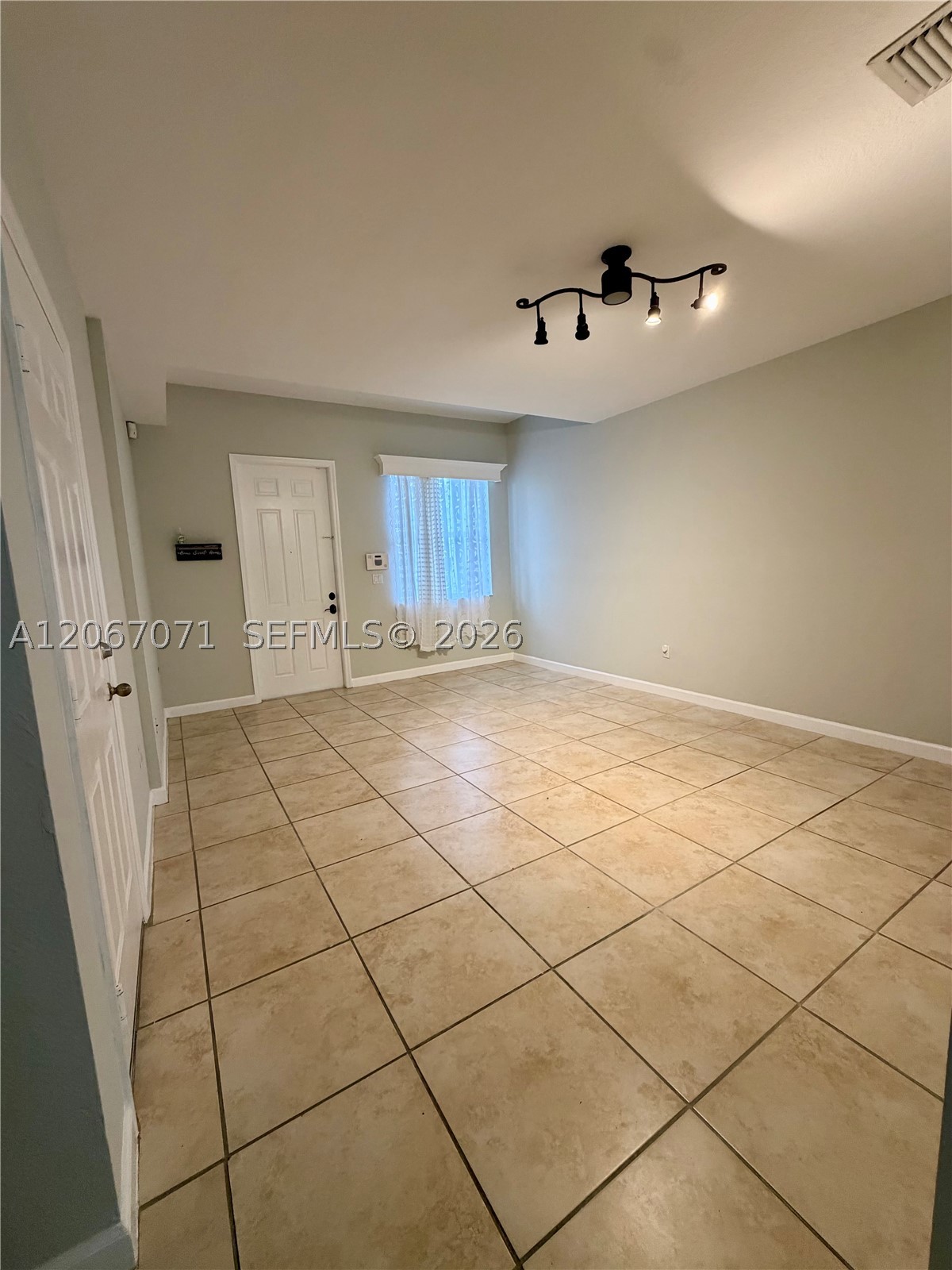 1067 Ne 41st Pl Property Photo 2
