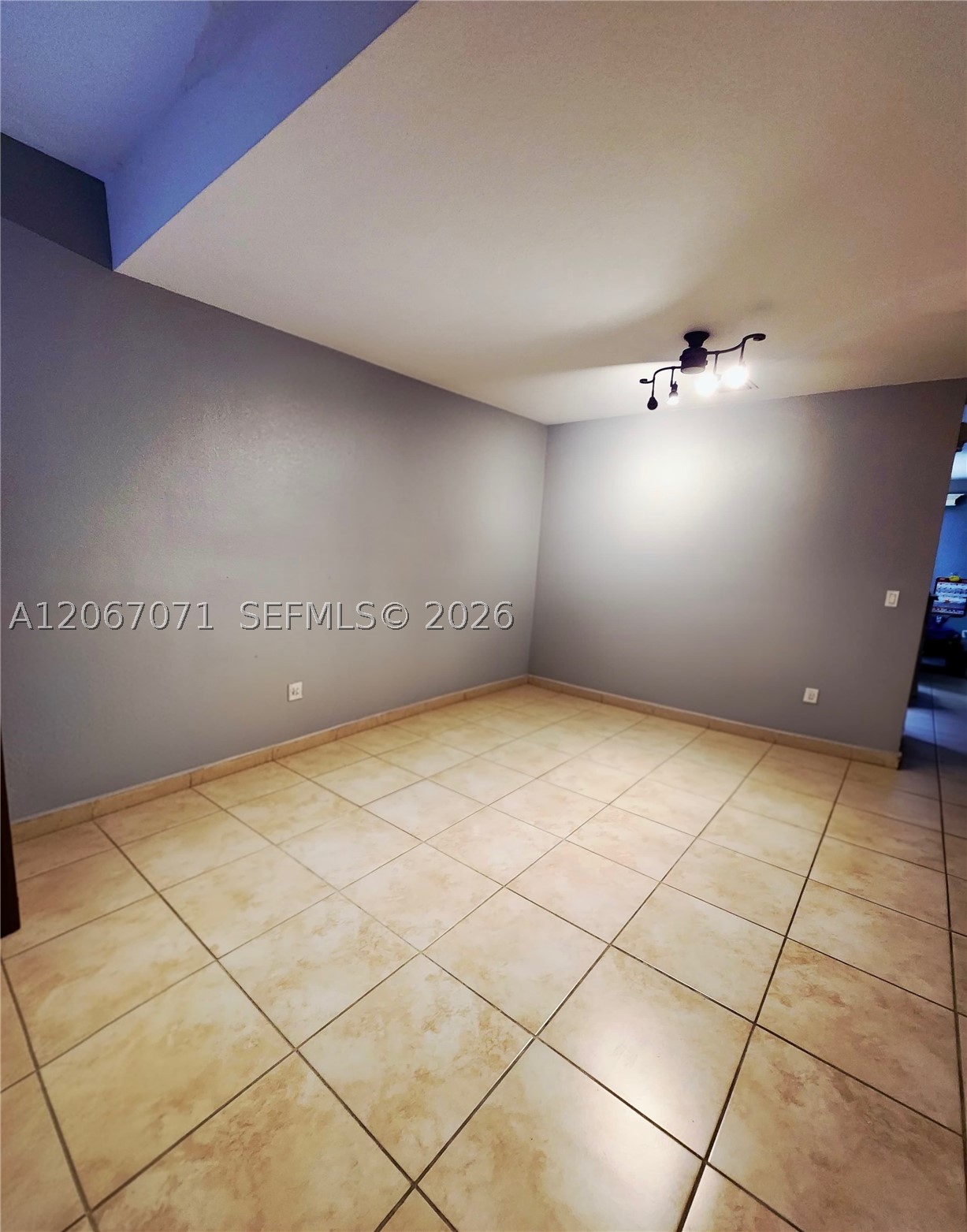 1067 Ne 41st Pl Property Photo 3