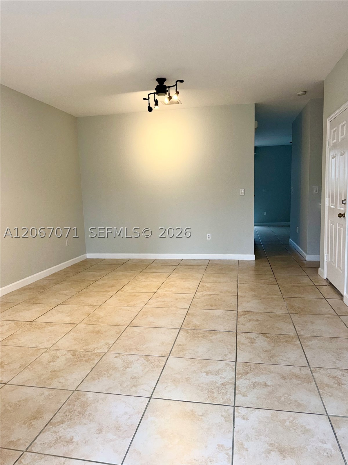 1067 Ne 41st Pl Property Photo 3
