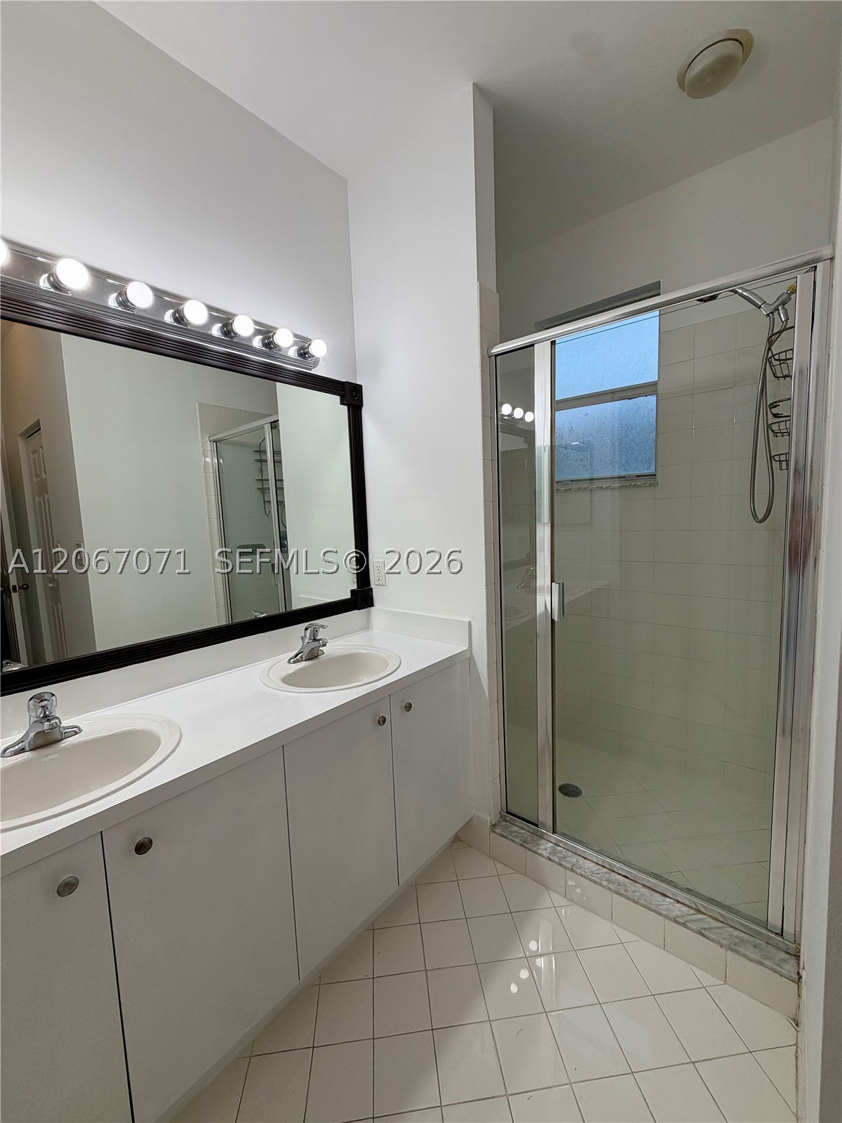 1067 Ne 41st Pl Property Photo 19