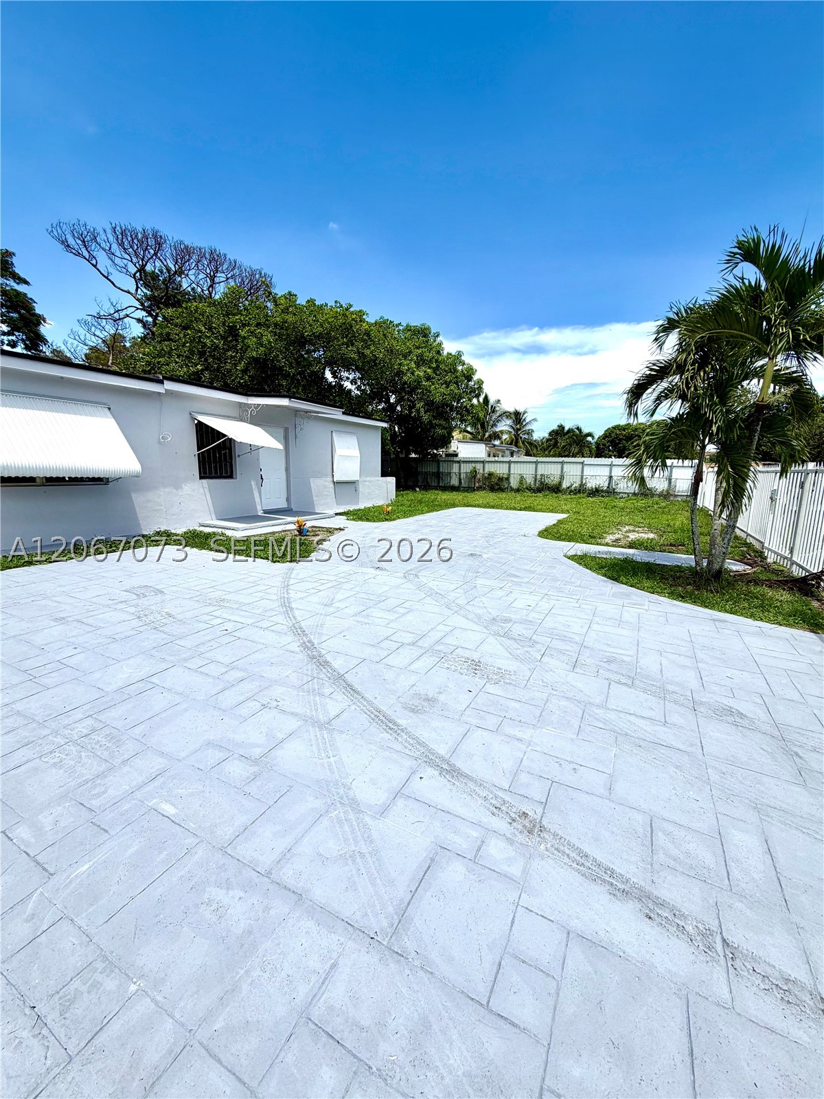 12841 Green Ave Property Photo 2