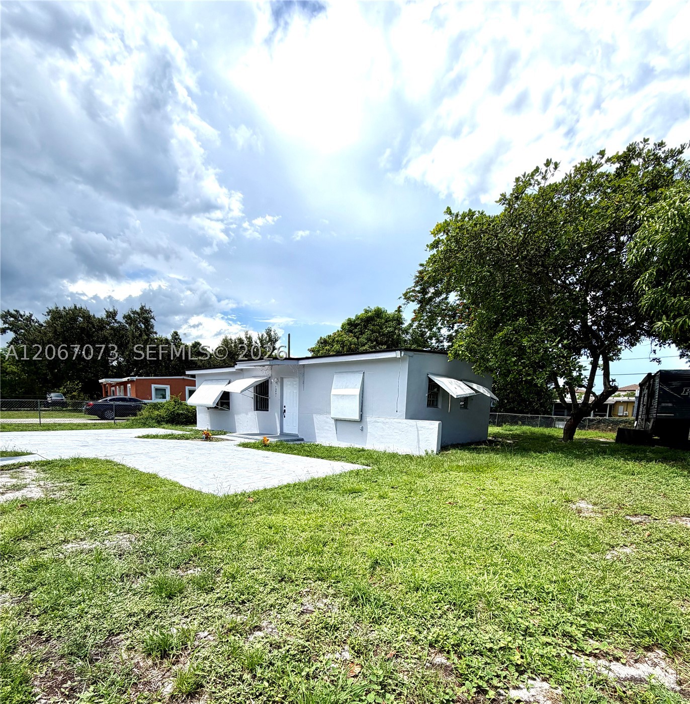 12841 Green Ave Property Photo 3