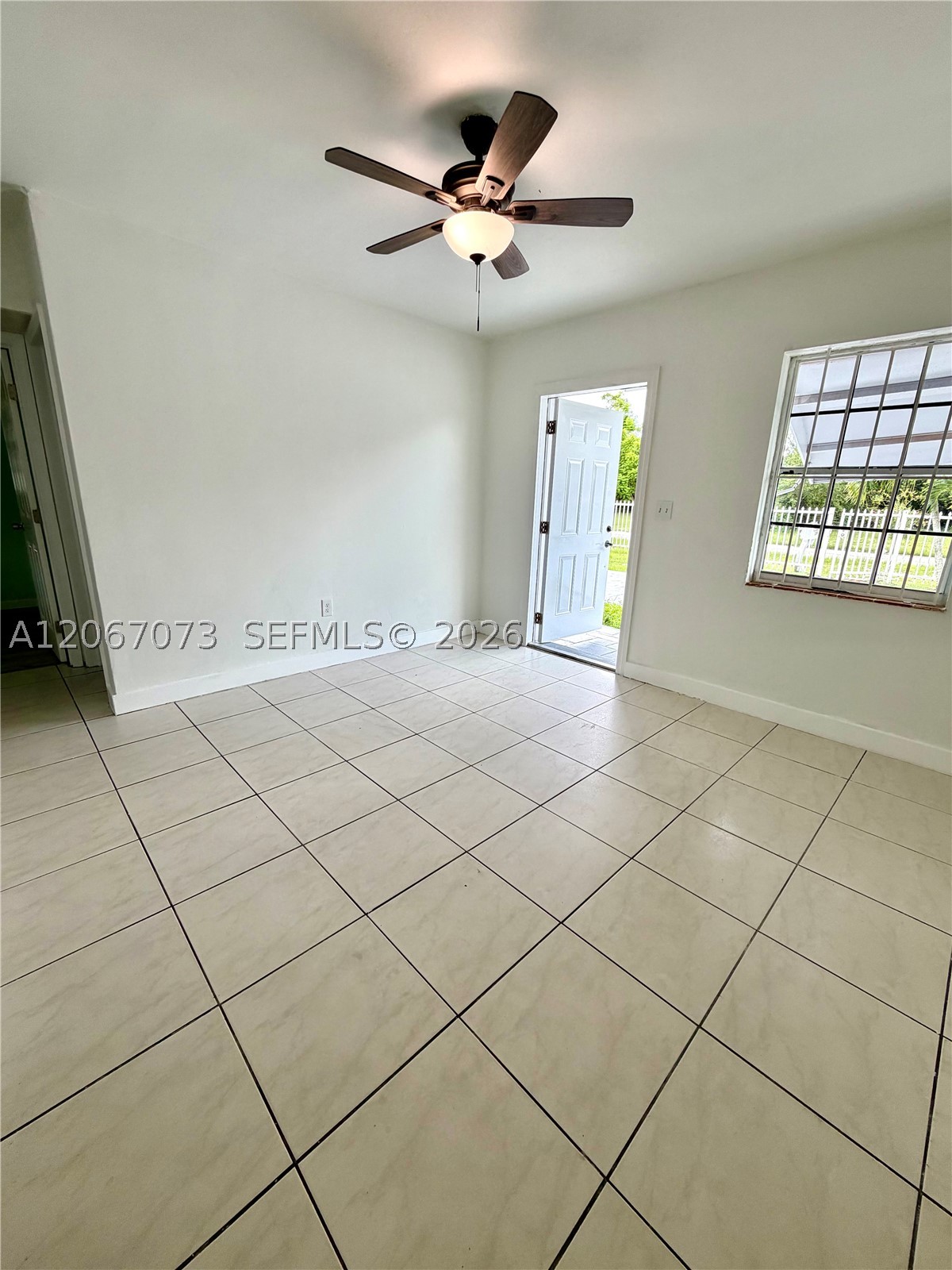 12841 Green Ave Property Photo 4
