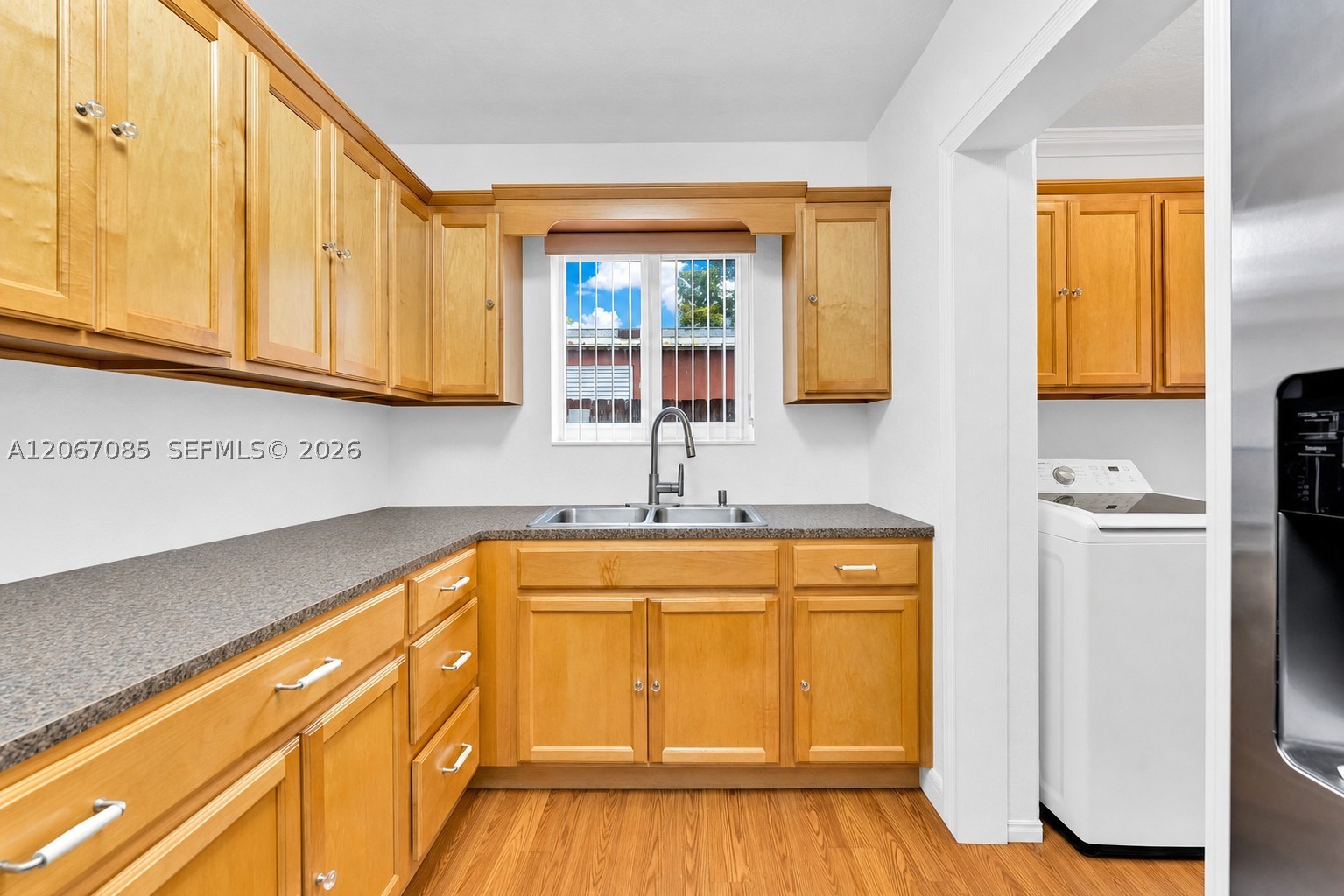 7561 Meridian St Property Photo 5