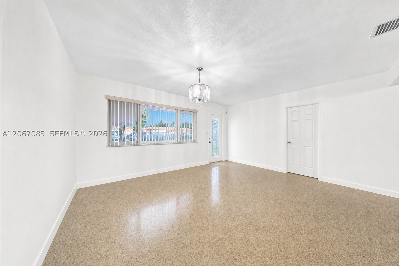7561 Meridian St Property Photo 6