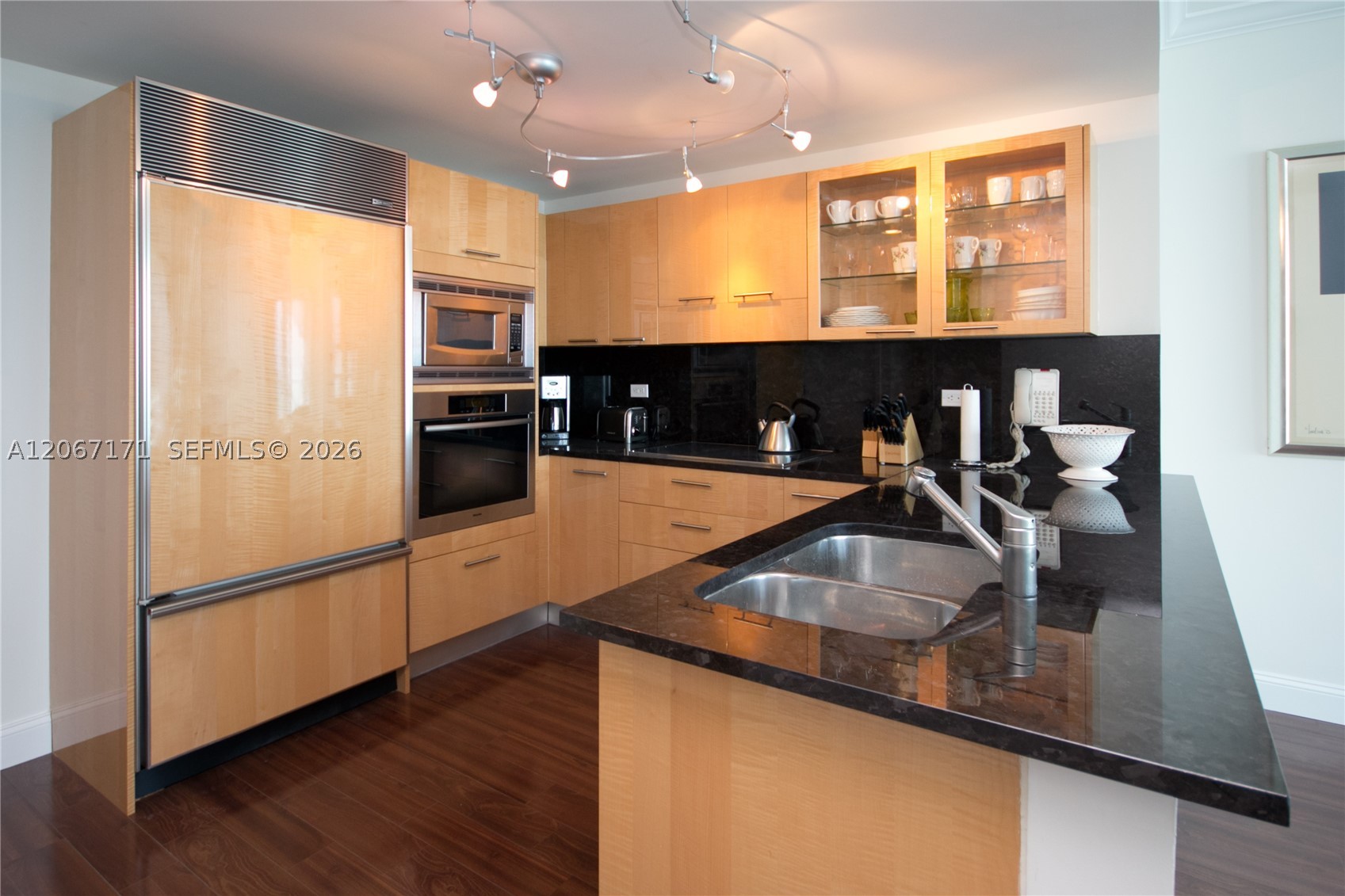 6799 Collins Ave 1103 Property Photo 4