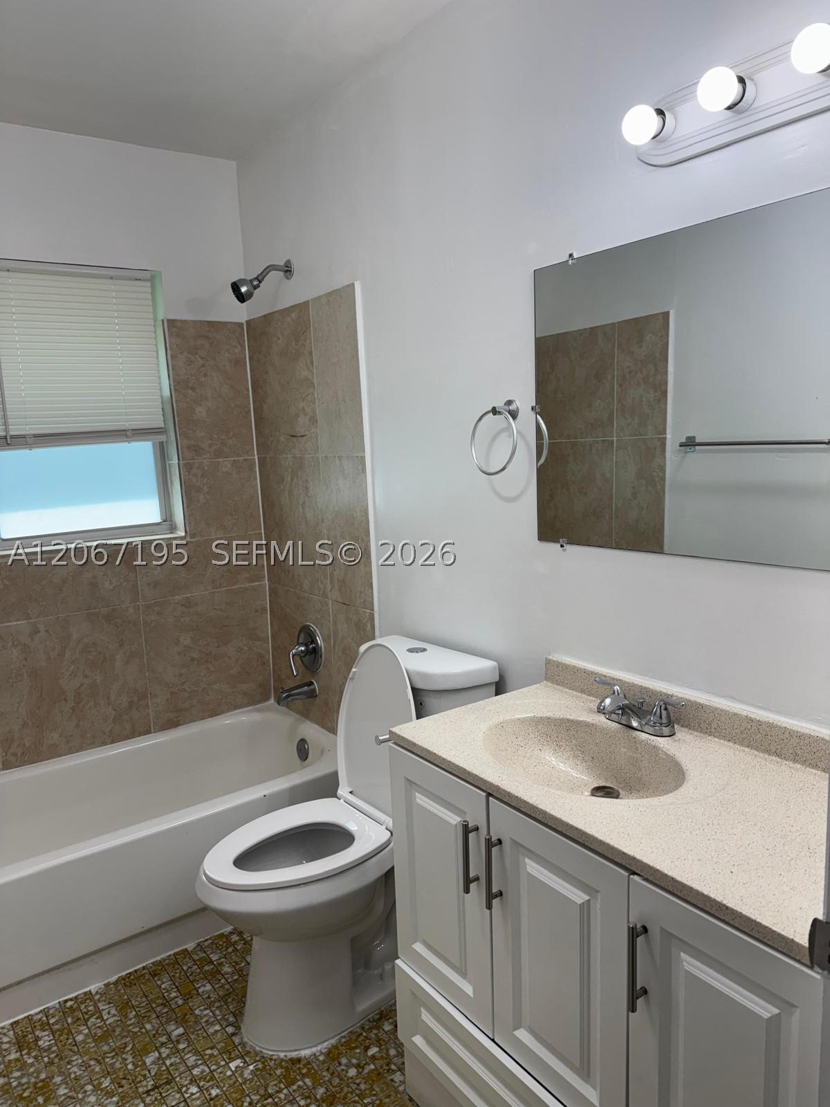 1746 N 3rd Ave N 2 Property Photo 11