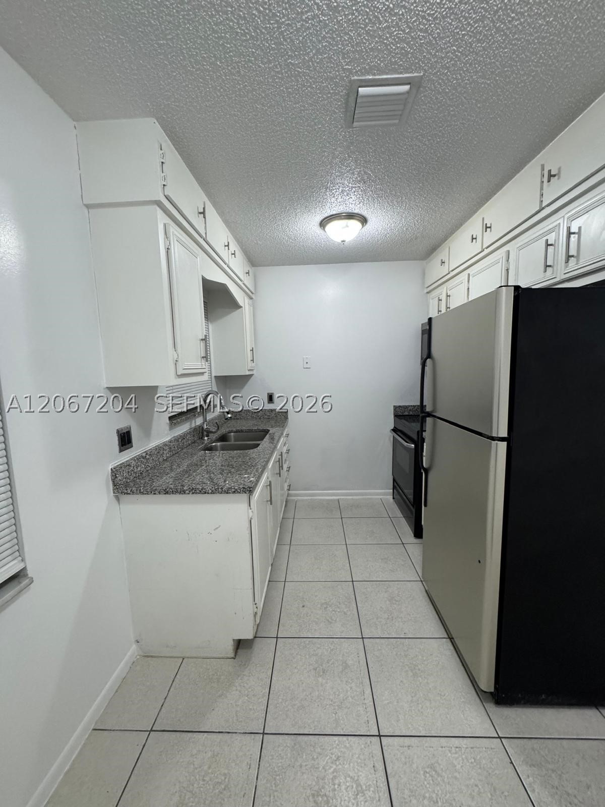 1746 N 3rd Ave N 10 Property Photo 1