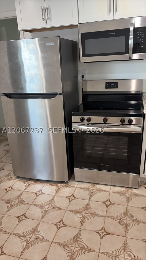 170 E 46th St 2 Property Photo 8