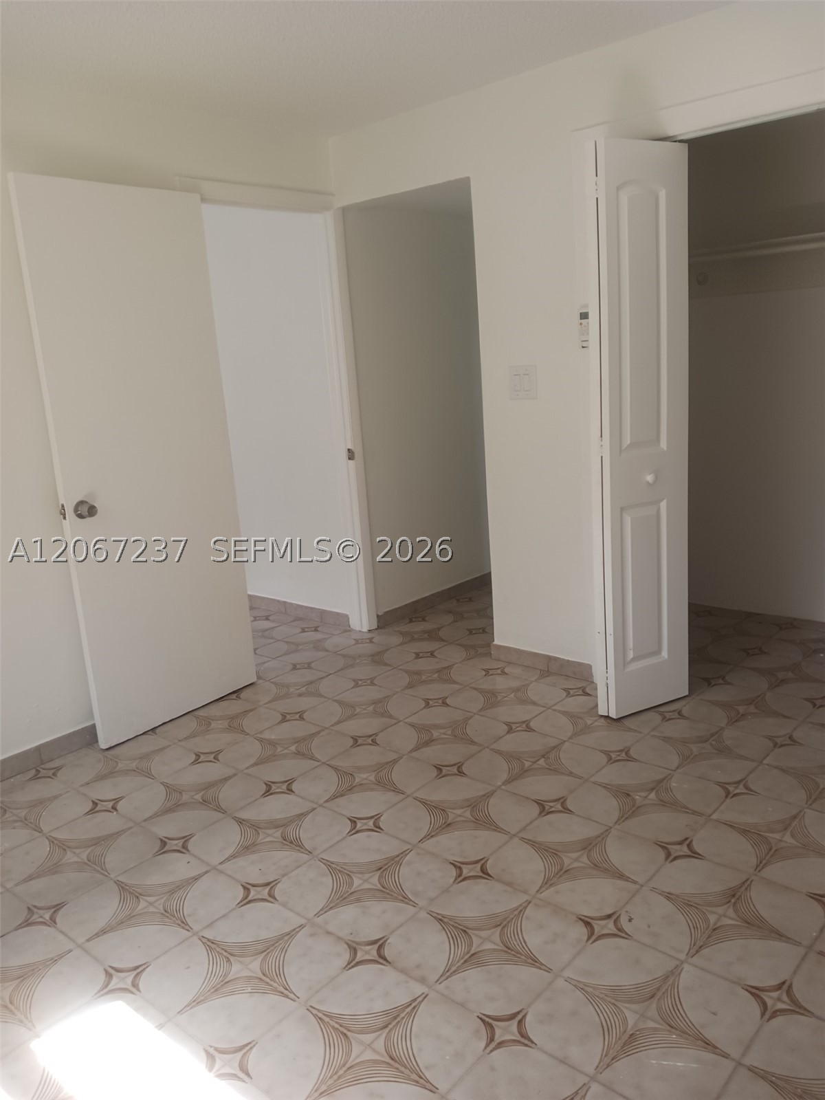 170 E 46th St 2 Property Photo 11