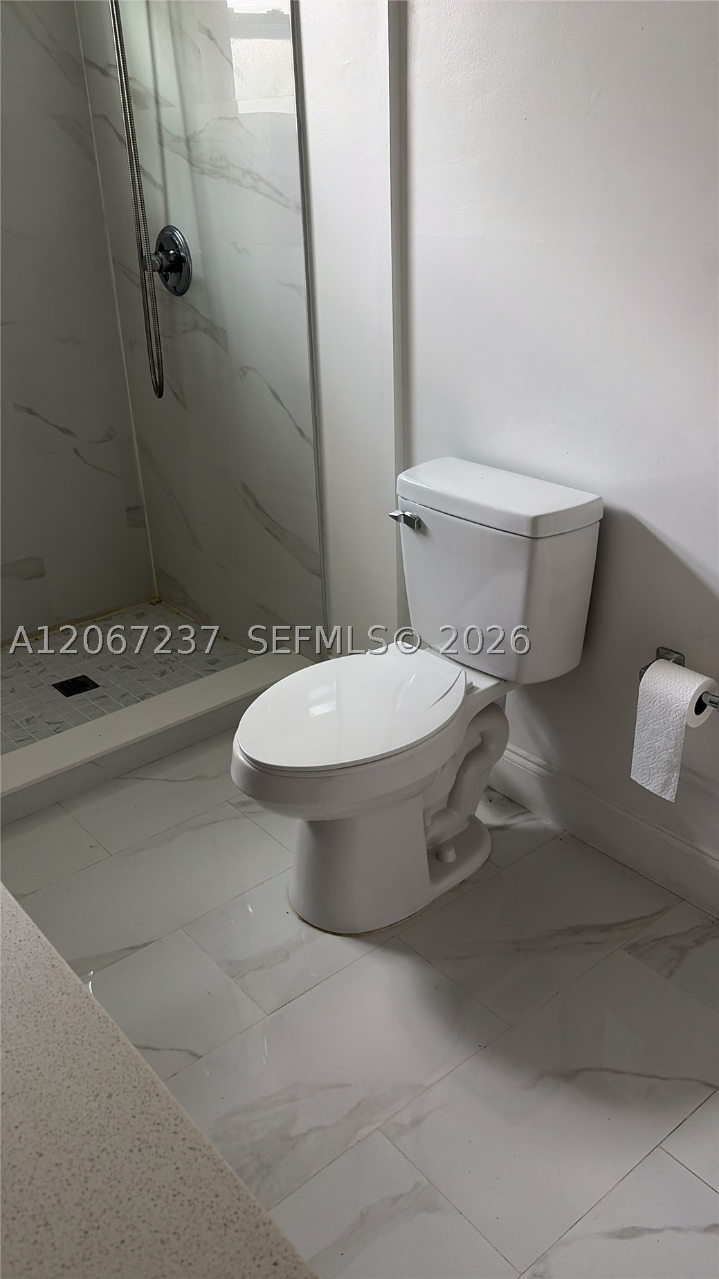 170 E 46th St 2 Property Photo 15