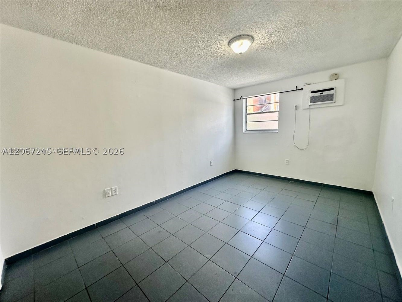 718 Sw 11th Ave 8 Property Photo 4