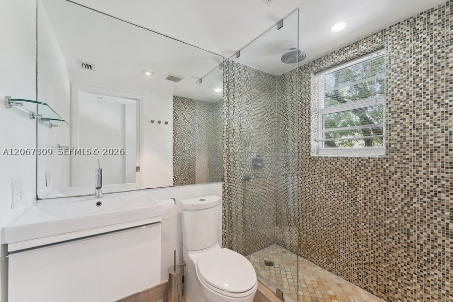 4812 Pine Tree Dr 206 Property Photo 18