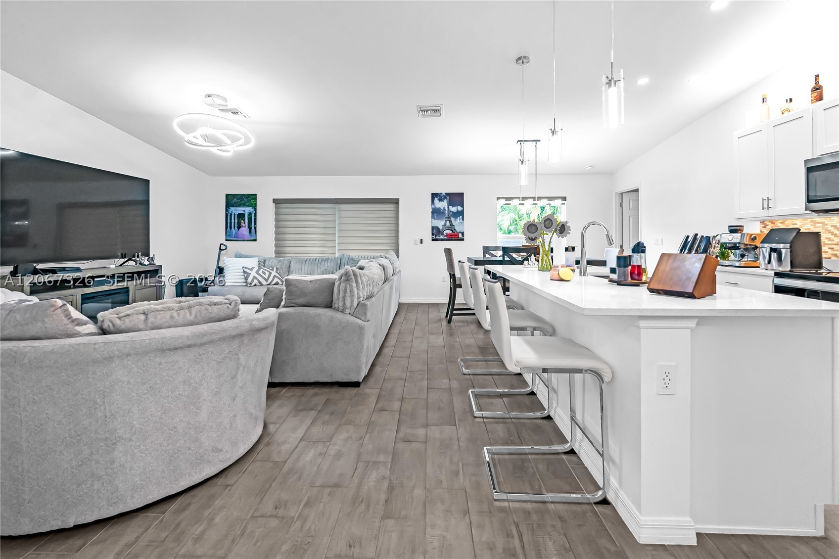 1307 1307 Sw 13th Ter Property Photo 4