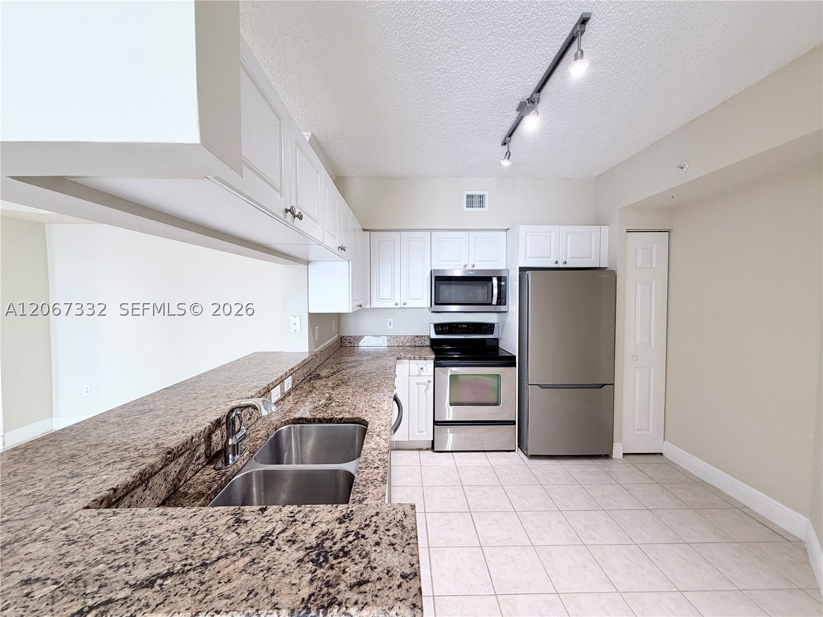 17100 N Bay Rd 1105 Property Photo 3