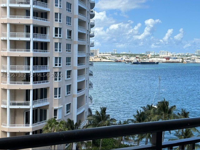 540 Brickell Key Dr 1024 Property Photo 2
