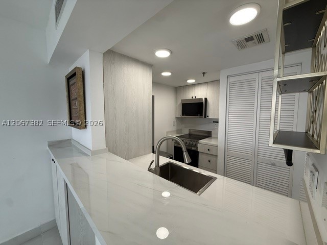 540 Brickell Key Dr 1024 Property Photo 7